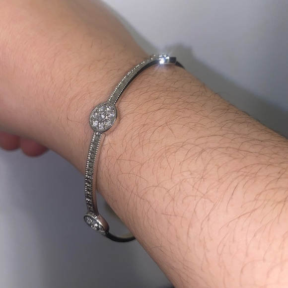 Gorgeous Bangle Style Bracelet - Picture 3 of 4